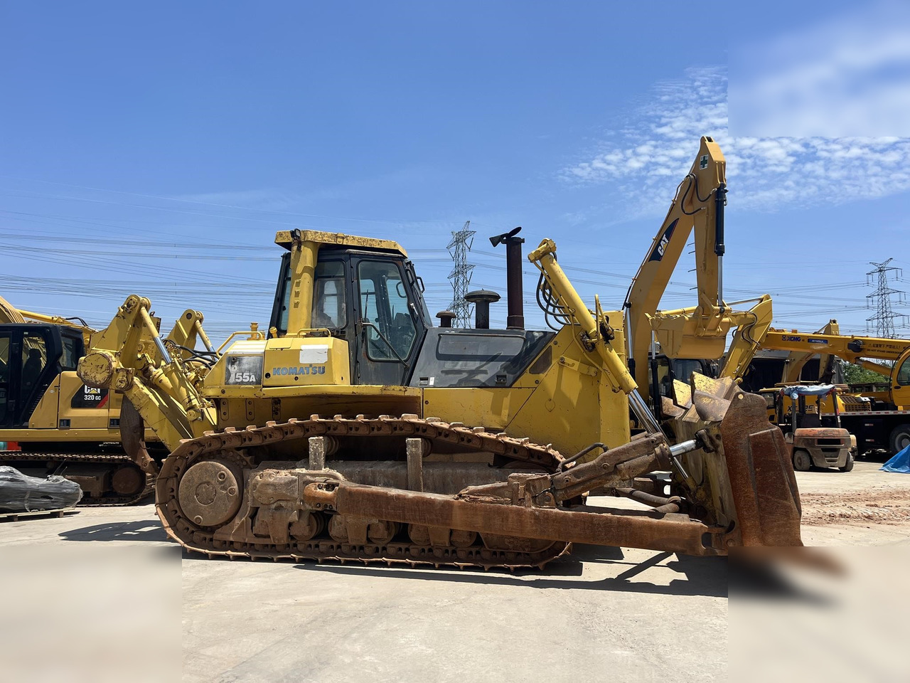 KOMATSU D155A-5 - Buldooser: pilt 1 KOMATSU D155A-5 - Buldooser: pilt 1