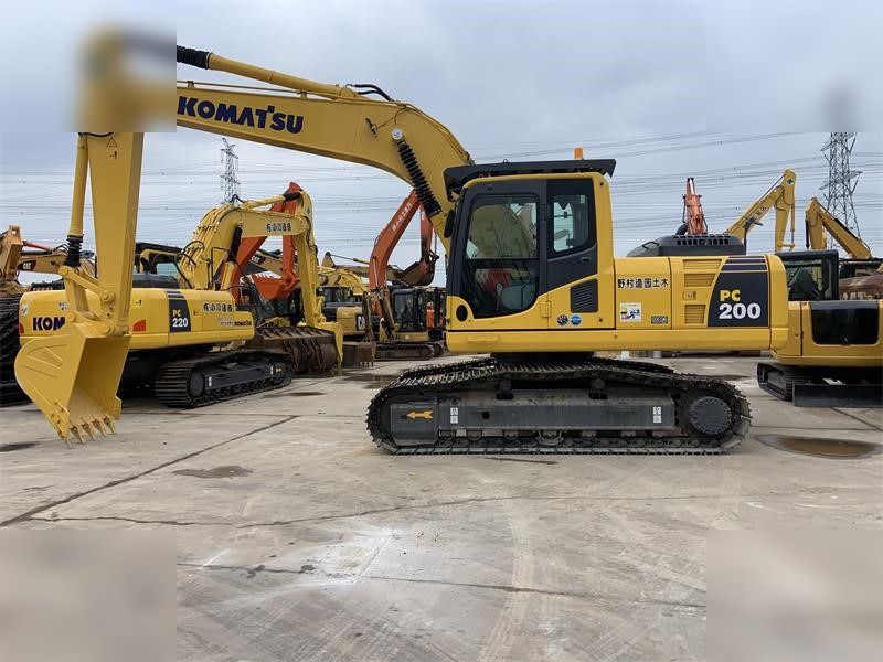 KOMATSU PC200-8 - Lintekskavaator: pilt 2 KOMATSU PC200-8 - Lintekskavaator: pilt 2