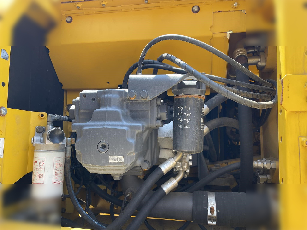 KOMATSU PC200-8 - Lintekskavaator: pilt 3 KOMATSU PC200-8 - Lintekskavaator: pilt 3