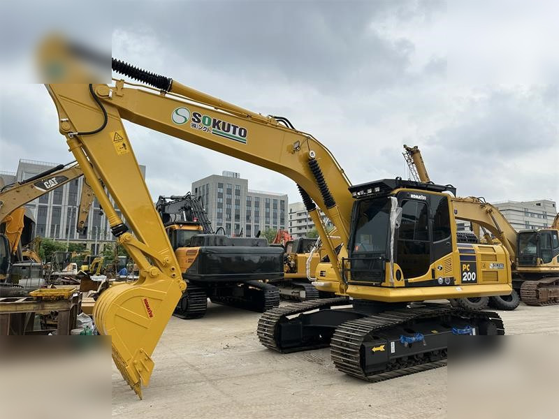KOMATSU PC200-8 - Lintekskavaator: pilt 1 KOMATSU PC200-8 - Lintekskavaator: pilt 1