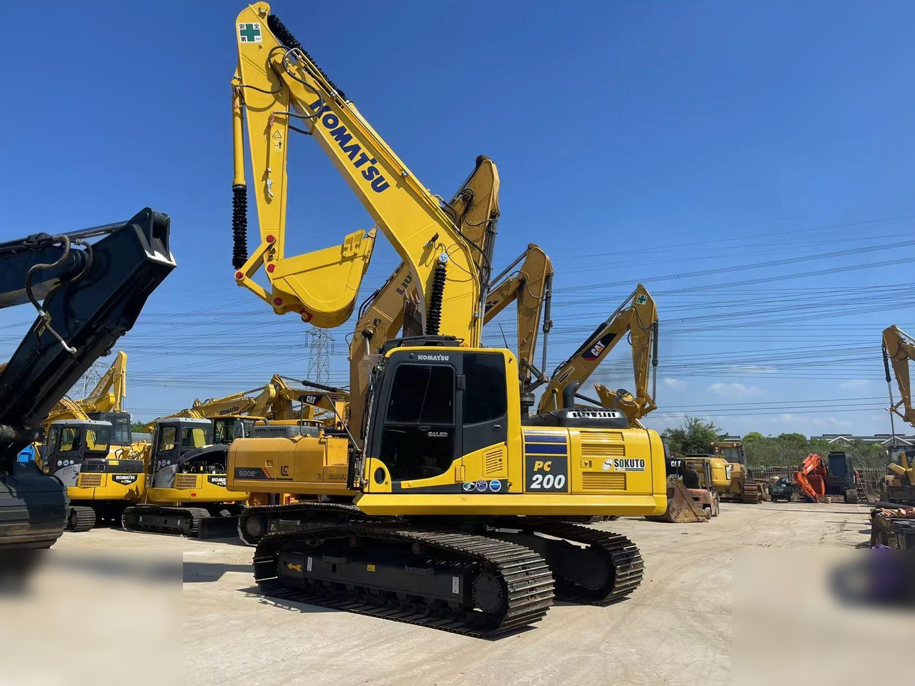 KOMATSU PC200-8 - Lintekskavaator: pilt 2 KOMATSU PC200-8 - Lintekskavaator: pilt 2