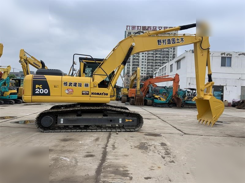 KOMATSU PC200-8 - Lintekskavaator: pilt 1 KOMATSU PC200-8 - Lintekskavaator: pilt 1