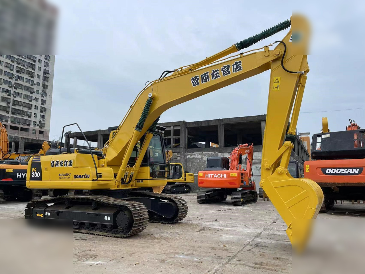 KOMATSU PC200-8N1 - Lintekskavaator: pilt 3 KOMATSU PC200-8N1 - Lintekskavaator: pilt 3