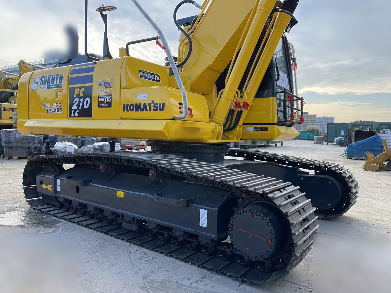 KOMATSU PC210 LC-8 - Lintekskavaator: pilt 1 KOMATSU PC210 LC-8 - Lintekskavaator: pilt 1