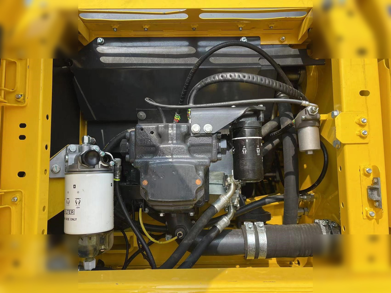 KOMATSU PC220-8 - Lintekskavaator: pilt 5 KOMATSU PC220-8 - Lintekskavaator: pilt 5