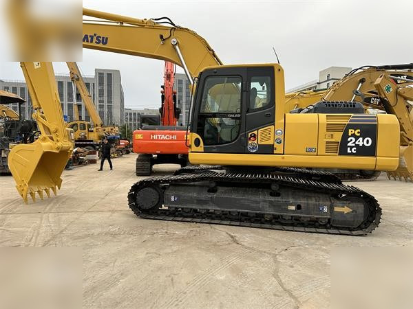 KOMATSU PC240 LC-8 - Lintekskavaator: pilt 1 KOMATSU PC240 LC-8 - Lintekskavaator: pilt 1