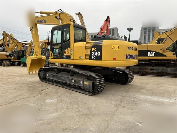 KOMATSU PC240 LC-8 - Lintekskavaator: pilt 4 KOMATSU PC240 LC-8 - Lintekskavaator: pilt 4