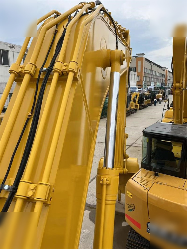 KOMATSU PC240 LC-8 - Lintekskavaator: pilt 4 KOMATSU PC240 LC-8 - Lintekskavaator: pilt 4