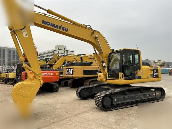 KOMATSU PC240 LC-8 - Lintekskavaator: pilt 3 KOMATSU PC240 LC-8 - Lintekskavaator: pilt 3