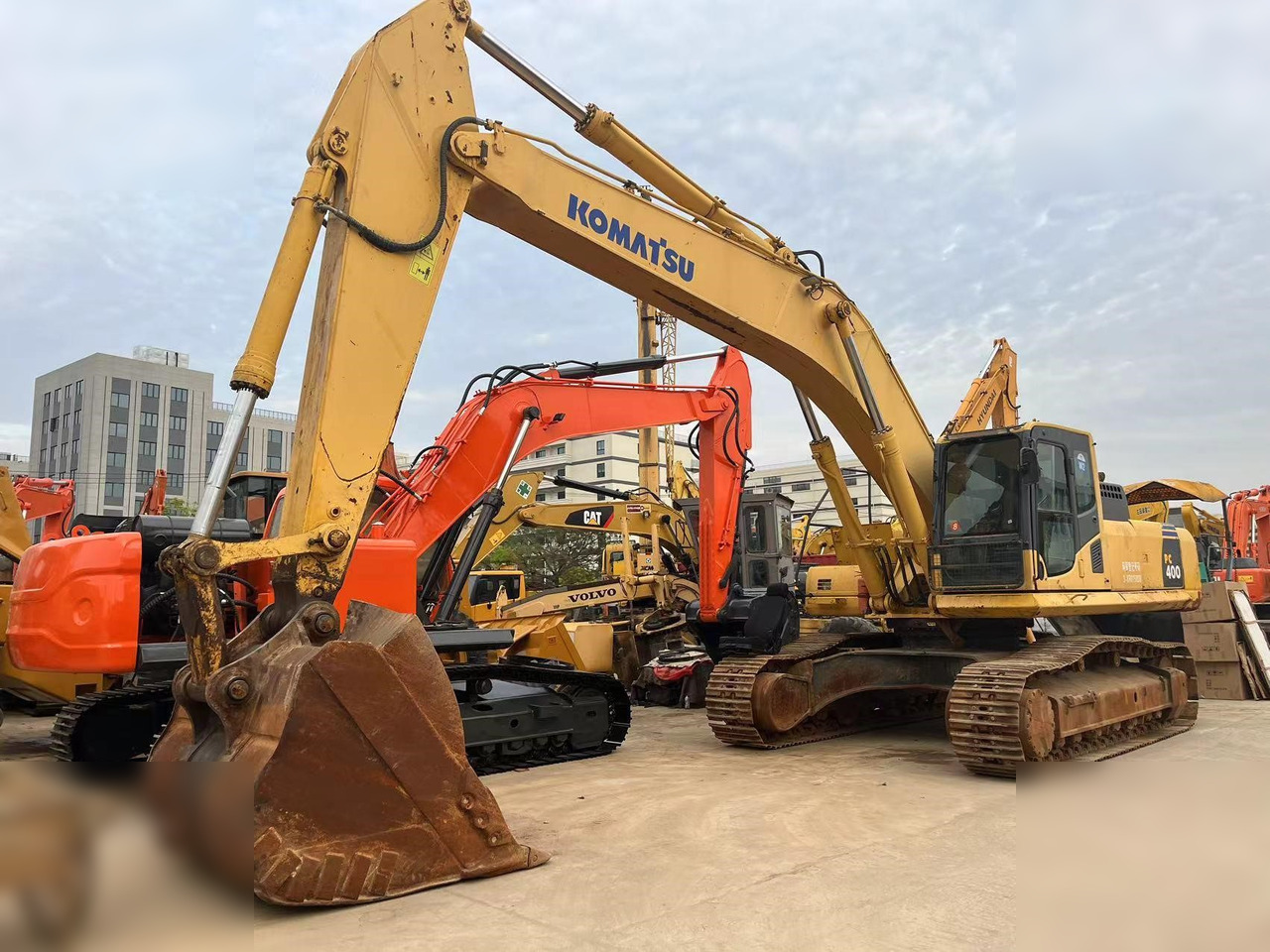 KOMATSU PC400-8 - Lintekskavaator: pilt 2 KOMATSU PC400-8 - Lintekskavaator: pilt 2