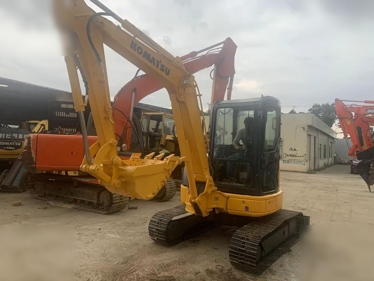 KOMATSU PC40MR-2 - Miniekskavaator: pilt 4 KOMATSU PC40MR-2 - Miniekskavaator: pilt 4