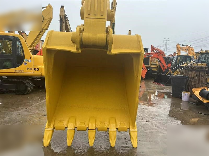 KOMATSU PC450-8 - Lintekskavaator: pilt 4 KOMATSU PC450-8 - Lintekskavaator: pilt 4