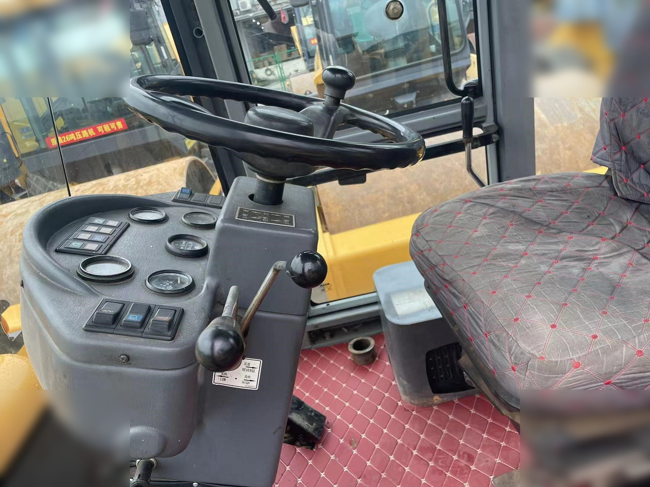 SDLG LGB680 - Ekskavaator-laadur: pilt 4 SDLG LGB680 - Ekskavaator-laadur: pilt 4