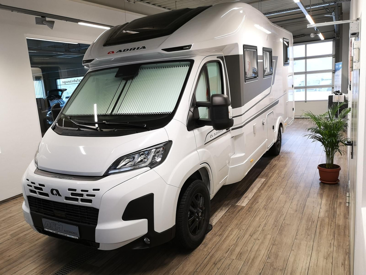 Adria Coral ALL-IN 650 DL*SOLAR*MARKISE*NAVI*SOFORT* - Poolintegreeritud matkaauto: pilt 2 Adria Coral ALL-IN 650 DL*SOLAR*MARKISE*NAVI*SOFORT* - Poolintegreeritud matkaauto: pilt 2
