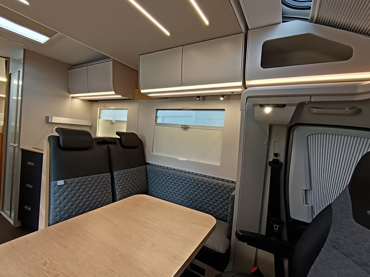 Poolintegreeritud matkaauto Adria Matrix 60Y 670 SL 4,4t*JUBILEE*MARKISE*LED*NAVI*: pilt 9 Poolintegreeritud matkaauto Adria Matrix 60Y 670 SL 4,4t*JUBILEE*MARKISE*LED*NAVI*: pilt 9