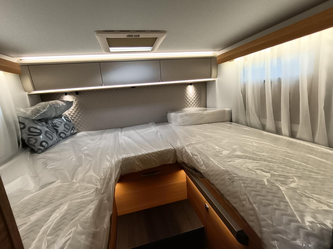 Poolintegreeritud matkaauto Adria Matrix 60Y 670 SL 4,4t*JUBILEE*MARKISE*LED*NAVI*: pilt 15 Poolintegreeritud matkaauto Adria Matrix 60Y 670 SL 4,4t*JUBILEE*MARKISE*LED*NAVI*: pilt 15