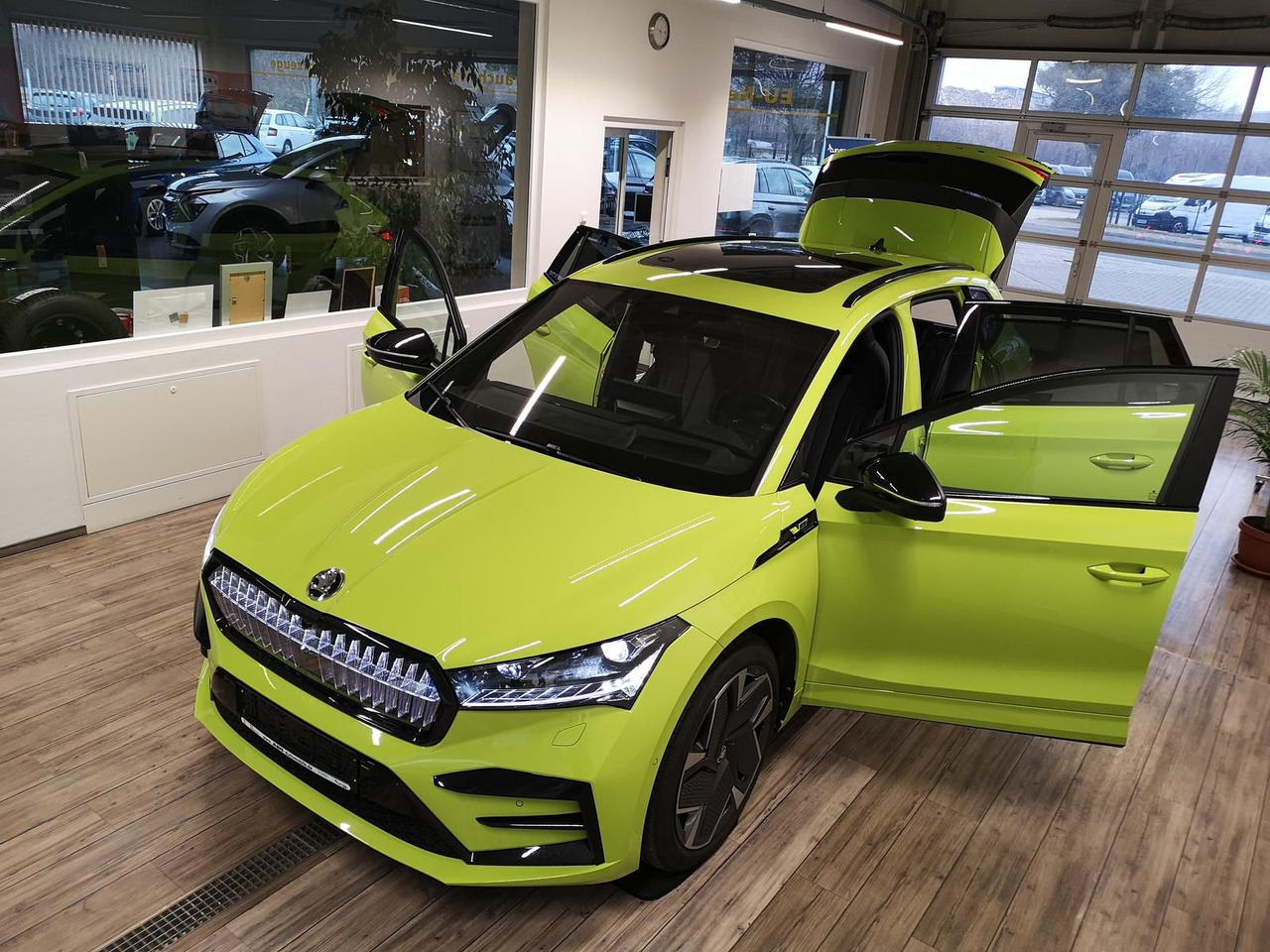 Skoda Enyaq iV RS 220 kW*PSD*AHK*virt.Pedal*360°Kamera - Maastur: pilt 2 Skoda Enyaq iV RS 220 kW*PSD*AHK*virt.Pedal*360°Kamera - Maastur: pilt 2