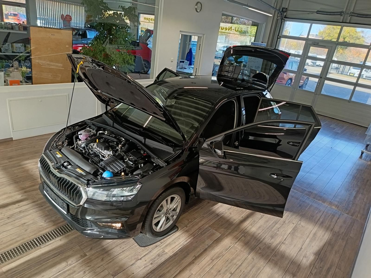 Skoda Fabia 130 Jahre 1,0 TSI*AHK-VORBER.*5J.GARANTIE* - Sedaan: pilt 2 Skoda Fabia 130 Jahre 1,0 TSI*AHK-VORBER.*5J.GARANTIE* - Sedaan: pilt 2