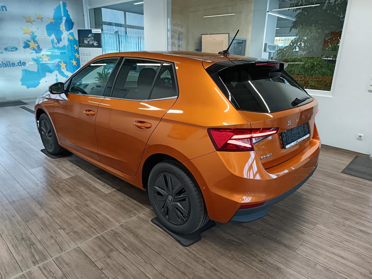 Skoda Fabia 130 Jahre 1,0 TSI*AHK-VORBER.*5J.GARANTIE* - Sedaan: pilt 4 Skoda Fabia 130 Jahre 1,0 TSI*AHK-VORBER.*5J.GARANTIE* - Sedaan: pilt 4