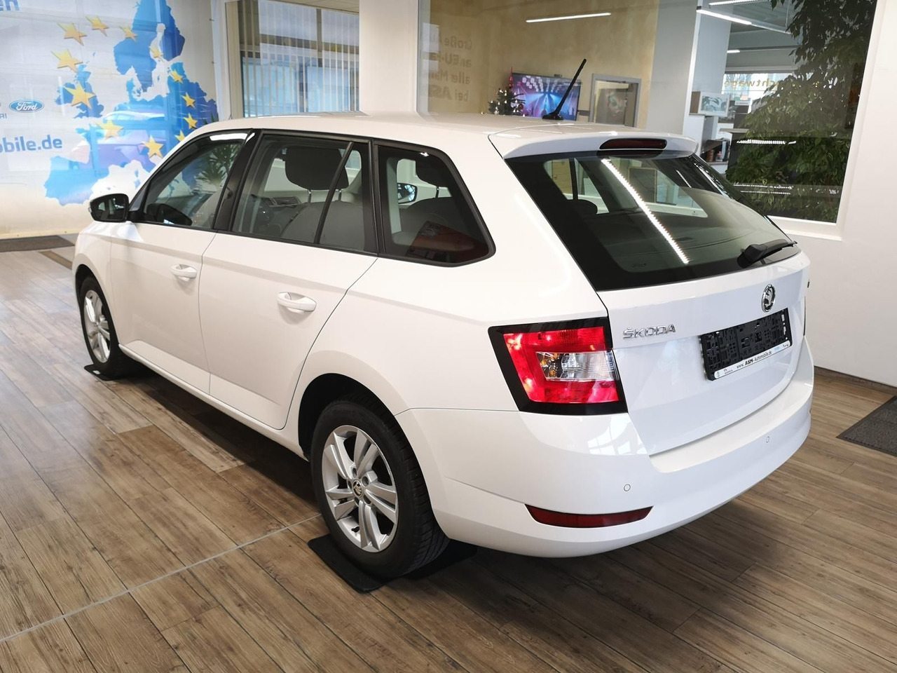 Skoda Fabia Combi Ambition 1.0TSI 81kW+R-KAM+PDC+KLIMA - Auto: pilt 3 Skoda Fabia Combi Ambition 1.0TSI 81kW+R-KAM+PDC+KLIMA - Auto: pilt 3