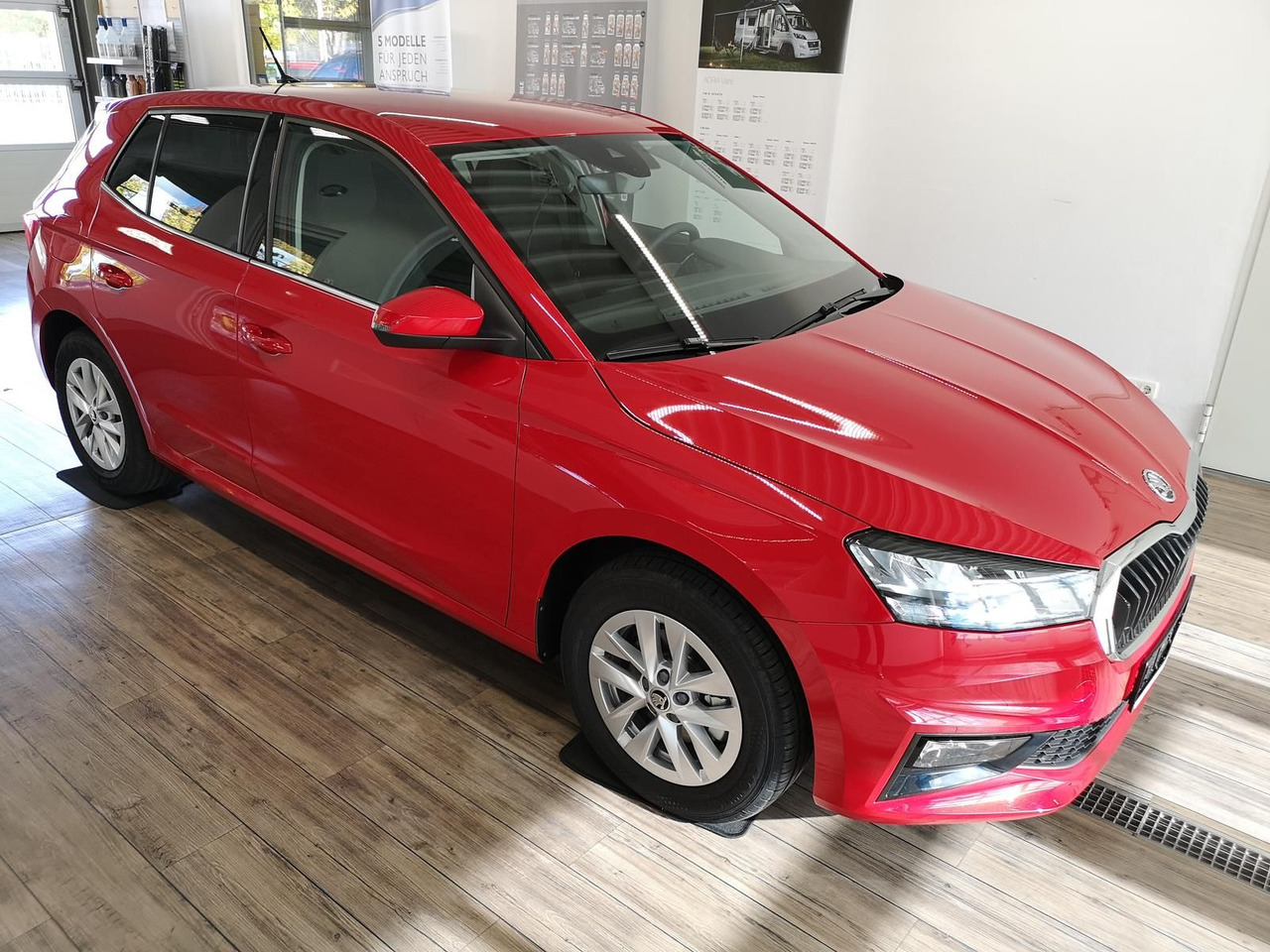 Skoda Fabia Selection 1,0TSIDSG+AHK-VORBER+LED+DAB+SHZ - Sedaan: pilt 2 Skoda Fabia Selection 1,0TSIDSG+AHK-VORBER+LED+DAB+SHZ - Sedaan: pilt 2