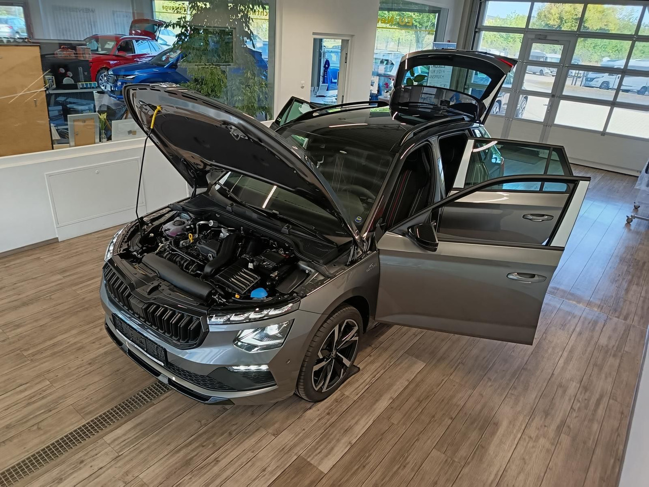 Skoda Kamiq Monte Carlo 1,5 TSI DSG*AHK*PANO*LED*ACC* - Maastur: pilt 2 Skoda Kamiq Monte Carlo 1,5 TSI DSG*AHK*PANO*LED*ACC* - Maastur: pilt 2