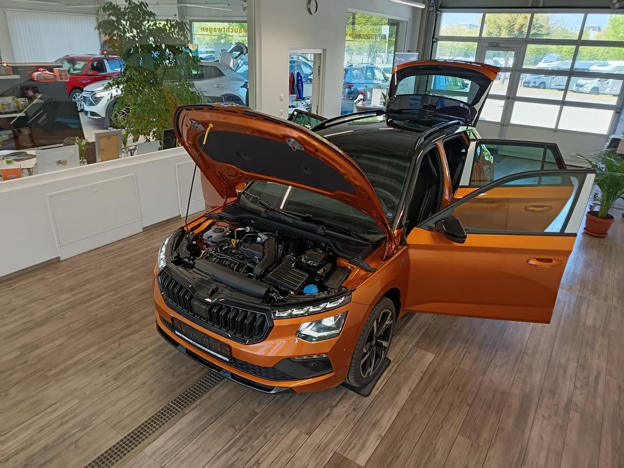 Skoda Kamiq Monte Carlo 1,5 TSI DSG*PANO*AHK*5J.GARANT - Maastur: pilt 2 Skoda Kamiq Monte Carlo 1,5 TSI DSG*PANO*AHK*5J.GARANT - Maastur: pilt 2