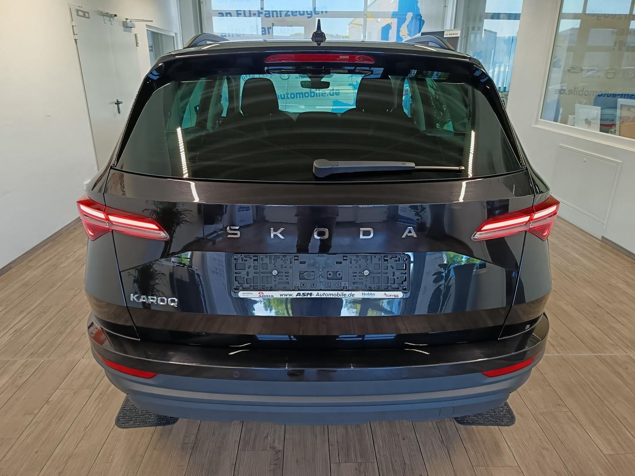 Skoda Karoq Selection 1,5TSI*NAVI*AHK-VORBER*LED*R-KAM - Maastur: pilt 5 Skoda Karoq Selection 1,5TSI*NAVI*AHK-VORBER*LED*R-KAM - Maastur: pilt 5
