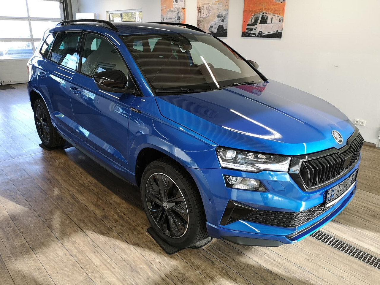Skoda Karoq Sportline 1,5 TSI DSG*AHK*360°5J.GARANTIE* - Maastur: pilt 3 Skoda Karoq Sportline 1,5 TSI DSG*AHK*360°5J.GARANTIE* - Maastur: pilt 3
