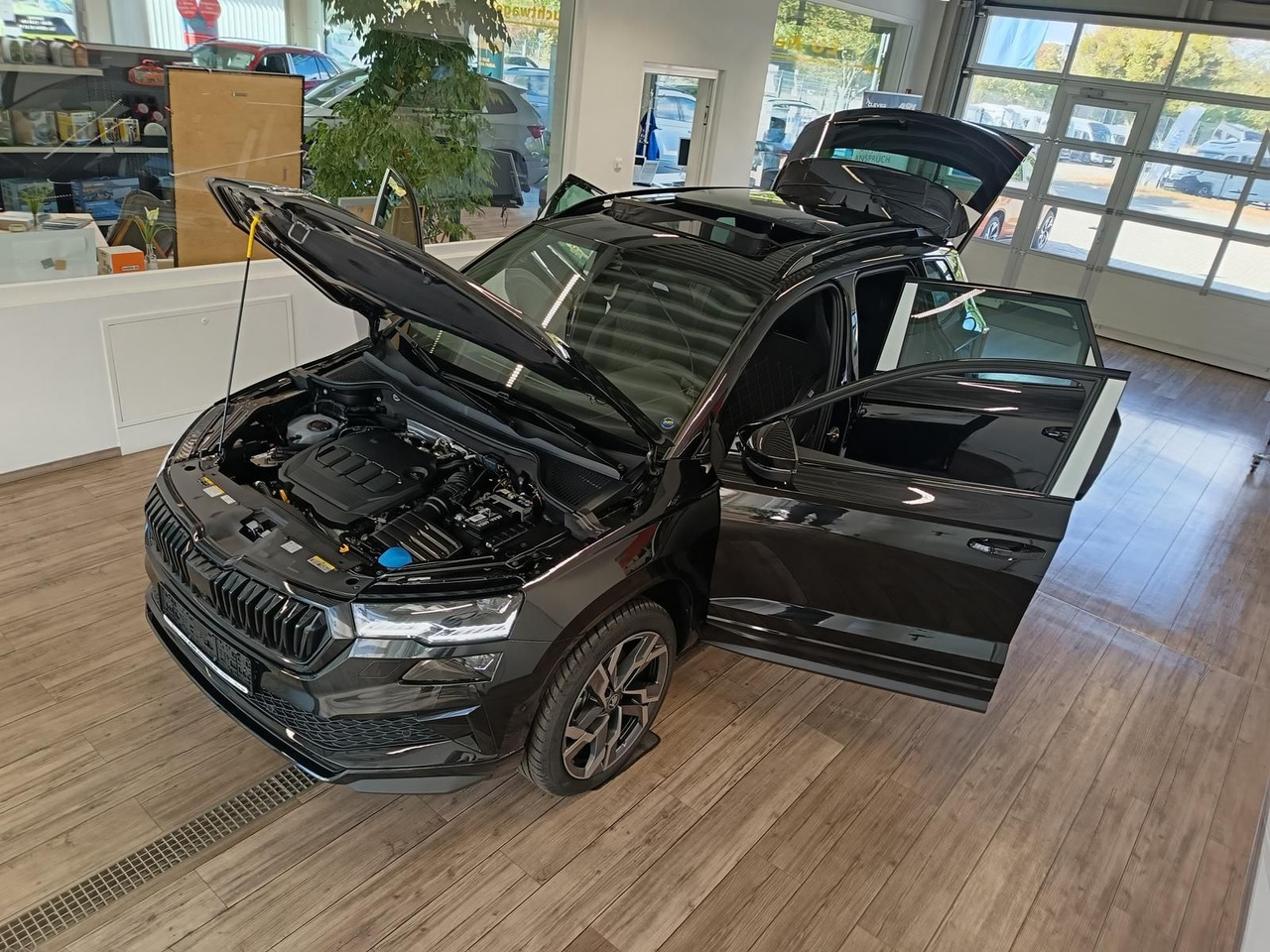 Skoda Karoq Sportline 2,0 TDI 4x4*AHK*PSD*STD.HZG*DCC* - Maastur: pilt 2 Skoda Karoq Sportline 2,0 TDI 4x4*AHK*PSD*STD.HZG*DCC* - Maastur: pilt 2