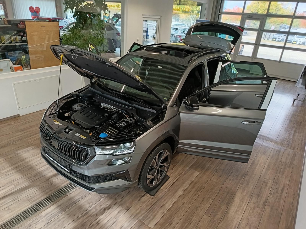 Skoda Karoq Sportline 2,0 TDI 4x4*AHK*PSD*STD.HZG*DCC* - Maastur: pilt 2 Skoda Karoq Sportline 2,0 TDI 4x4*AHK*PSD*STD.HZG*DCC* - Maastur: pilt 2