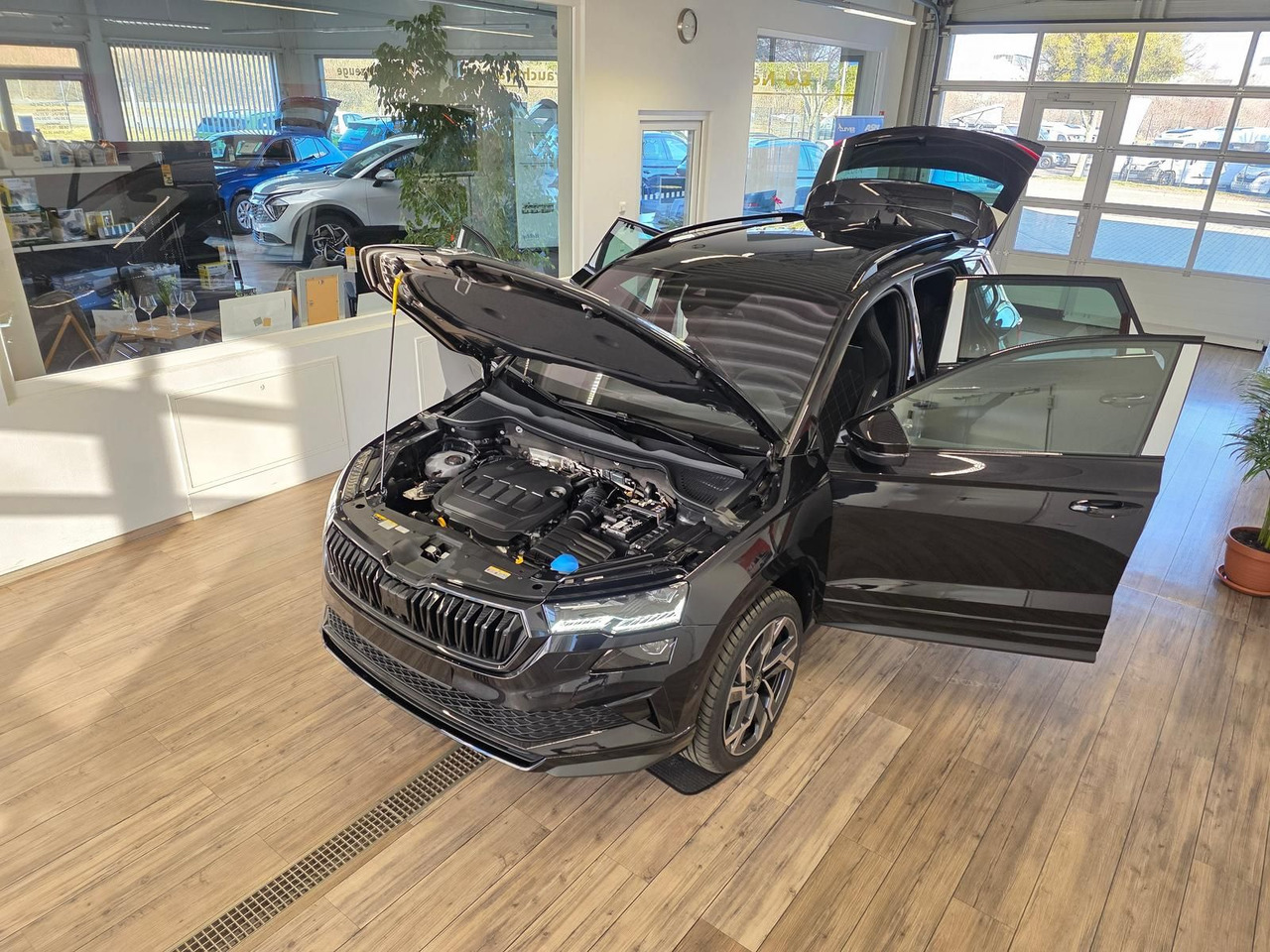 Skoda Karoq Sportline 2,0TDI DSG 4x4*PSD*AHK*360°*NAVI - Maastur: pilt 2 Skoda Karoq Sportline 2,0TDI DSG 4x4*PSD*AHK*360°*NAVI - Maastur: pilt 2