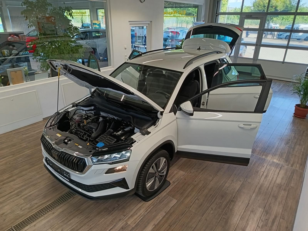 Skoda Karoq Style 1,5TSI DSG*AHK-VORBER*NAVI*LED*R-KAM - Maastur: pilt 2 Skoda Karoq Style 1,5TSI DSG*AHK-VORBER*NAVI*LED*R-KAM - Maastur: pilt 2