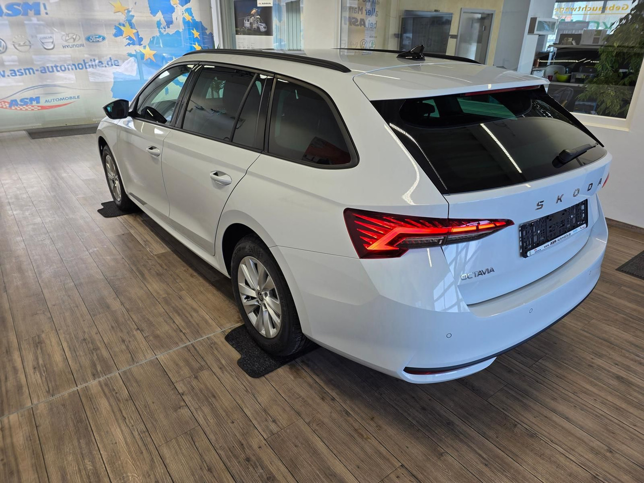 Skoda Octavia Combi Selection DSG*LED*ACC*WINTERPAKET* - Auto: pilt 4 Skoda Octavia Combi Selection DSG*LED*ACC*WINTERPAKET* - Auto: pilt 4