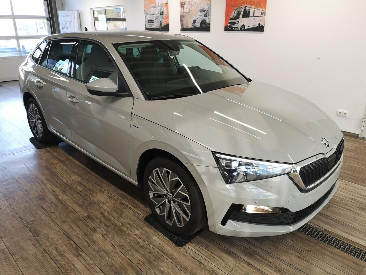 Skoda Scala Ambition 1,0 TSI 81 kW*NAVI*LED*R-KAM*PDC* - Sedaan: pilt 3 Skoda Scala Ambition 1,0 TSI 81 kW*NAVI*LED*R-KAM*PDC* - Sedaan: pilt 3