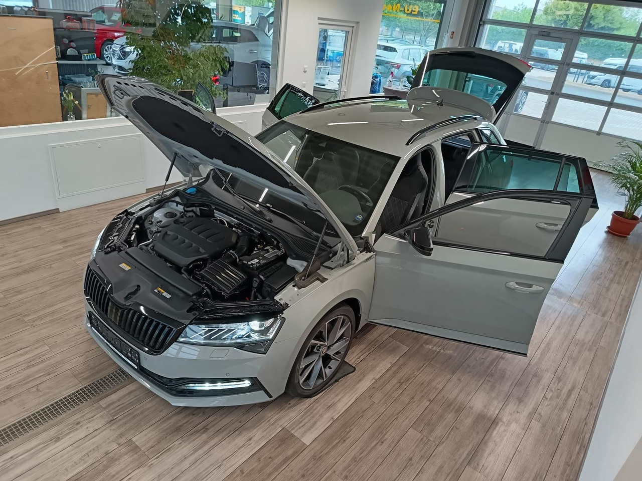 Skoda Superb Combi Sportline 2.0TSI DSG4x4*AHK*DCC*ACC - Auto: pilt 2 Skoda Superb Combi Sportline 2.0TSI DSG4x4*AHK*DCC*ACC - Auto: pilt 2