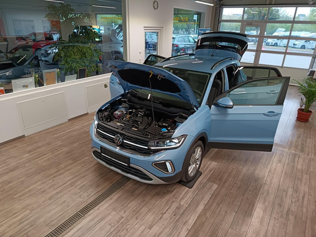 Volkswagen T-Cross Life 1.5 TSI DSG*AHK*MATRIX LED*ACC*SHZ* - Maastur: pilt 2 Volkswagen T-Cross Life 1.5 TSI DSG*AHK*MATRIX LED*ACC*SHZ* - Maastur: pilt 2