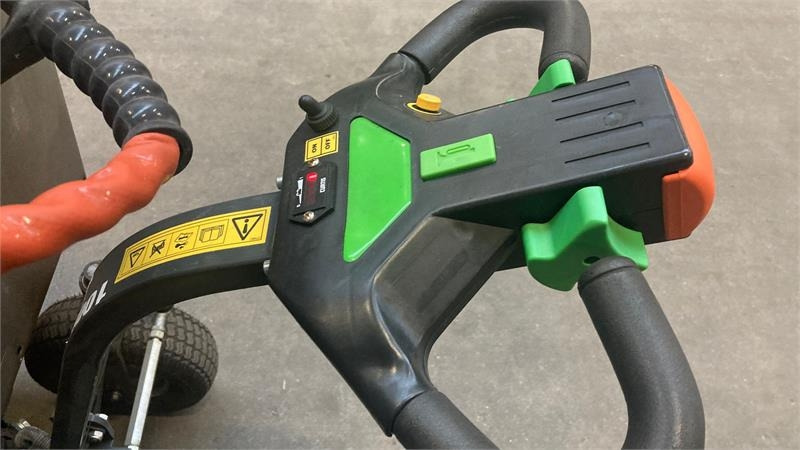 Kommunaal-/ Erisõiduk Purewash X-Weed E2 Med Fort El-undervogn: pilt 8