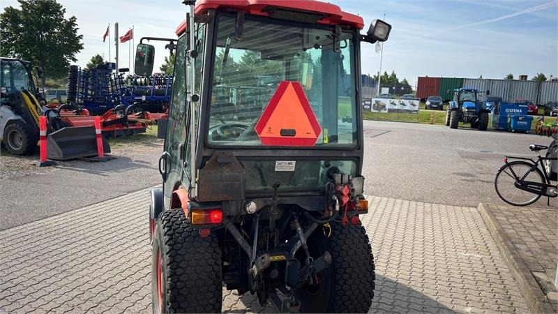 Kubota B2530 HST B2530 - Munitsipaaltraktor: pilt 2 Kubota B2530 HST B2530 - Munitsipaaltraktor: pilt 2