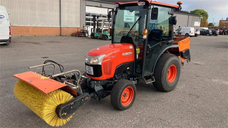 Kubota ST341 inkl. 150 cm kost og udlægger - Munitsipaaltraktor: pilt 1 Kubota ST341 inkl. 150 cm kost og udlægger - Munitsipaaltraktor: pilt 1