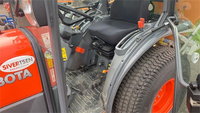Kubota STW37 Kompakttraktor - Munitsipaaltraktor: pilt 4 Kubota STW37 Kompakttraktor - Munitsipaaltraktor: pilt 4