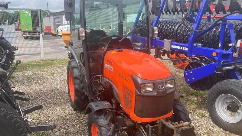 Kubota STW37 Kun 1144 timer STW37 - Munitsipaaltraktor: pilt 1 Kubota STW37 Kun 1144 timer STW37 - Munitsipaaltraktor: pilt 1