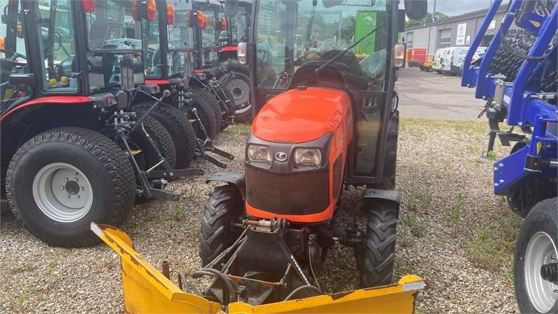 Kubota STW37 Kun 1144 timer STW37 - Munitsipaaltraktor: pilt 3 Kubota STW37 Kun 1144 timer STW37 - Munitsipaaltraktor: pilt 3