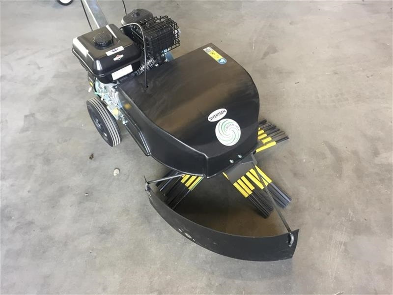 Kwern Greenbuster Pro III 8x3 Inkl. afdækningsskær - Aiaseadmed: pilt 1 Kwern Greenbuster Pro III 8x3 Inkl. afdækningsskær - Aiaseadmed: pilt 1