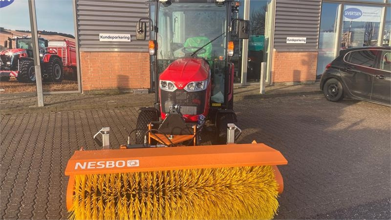 Massey Ferguson 1740 HC Frontlift/pto og 150 cm fejemaskine - Munitsipaaltraktor: pilt 2 Massey Ferguson 1740 HC Frontlift/pto og 150 cm fejemaskine - Munitsipaaltraktor: pilt 2