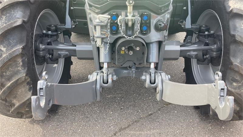 Massey Ferguson 5S.145 Exclusive Dyna-6 Exclusive - Traktor: pilt 3 Massey Ferguson 5S.145 Exclusive Dyna-6 Exclusive - Traktor: pilt 3