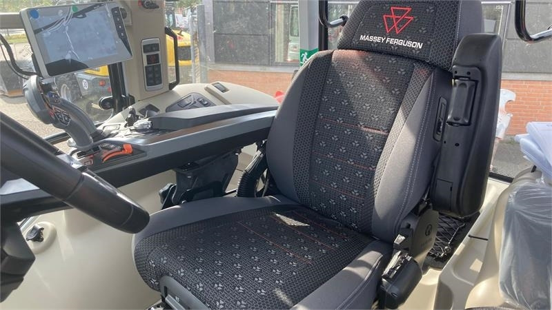 Traktor Massey Ferguson 5S.145 Exclusive Dyna-6 Exclusive: pilt 11 Traktor Massey Ferguson 5S.145 Exclusive Dyna-6 Exclusive: pilt 11