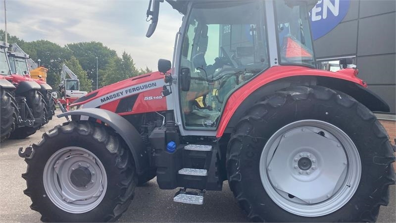 Massey Ferguson 5S.145 Exclusive Dyna-6 Exclusive - Traktor: pilt 5 Massey Ferguson 5S.145 Exclusive Dyna-6 Exclusive - Traktor: pilt 5