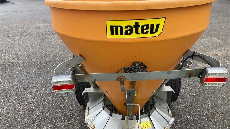 Matev SPR-DS 400 IX PTO drevet - Liiva-/ Soolajaotur - Kommunaal-/ Erisõiduk: pilt 1 Matev SPR-DS 400 IX PTO drevet - Liiva-/ Soolajaotur - Kommunaal-/ Erisõiduk: pilt 1