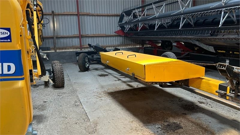 New Holland 4 hjulet skærebordsvogn  - Kombainipäise järelhaagis: pilt 2 New Holland 4 hjulet skærebordsvogn  - Kombainipäise järelhaagis: pilt 2